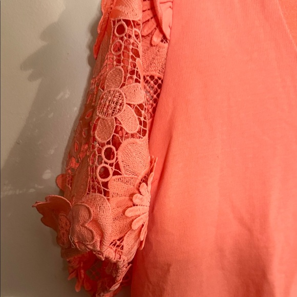 Umgee Coral V-Neck Top with Floral Crochet Puff Sleeves - Picture 4 of 5